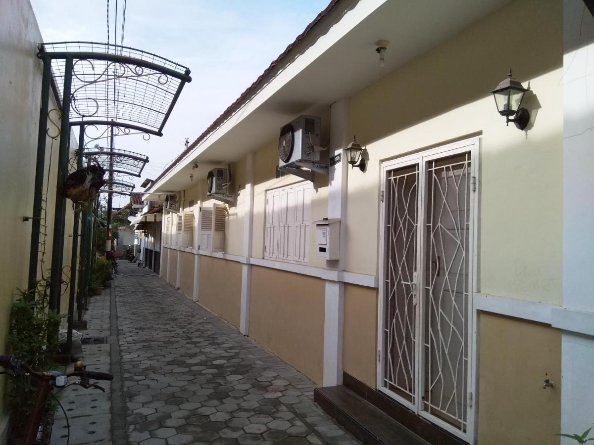 Omah Ngadiwinatan Syariah Apartment Джокякарта Екстериор снимка